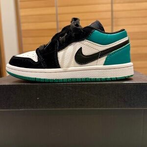 Nike Air Jordan 1 - Kids size 12C